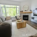 2Br 2Ba Mountain Escape W Perfect Quiet Village Location Near To Shops, Cafes, Olympic Rings